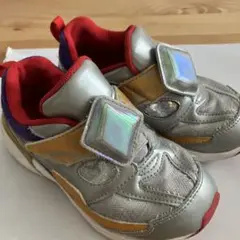 ウルトラマンキッズスニーカー