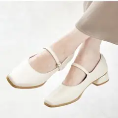 menue スクエアトゥストラップパンプス