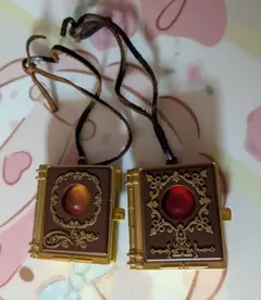 魔導書　ガチャガチャ　魔法の書　魔導石入り　火の精霊　大地の精霊　ダイキャスト製