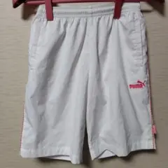 PUMA女性用 ホワイトショートパンツ ピンクロゴ