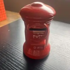 赤い郵便ポスト型インテリア小物