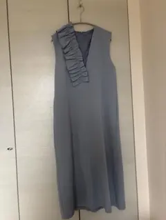 【美品】フリル付きノースリーブワンピース（ライトブルー）