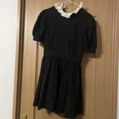 モノトーン　黒　フリル　半袖ミニワンピース
