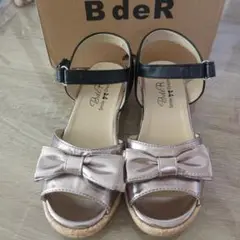 BdeR 黒と金色のサンダル 21