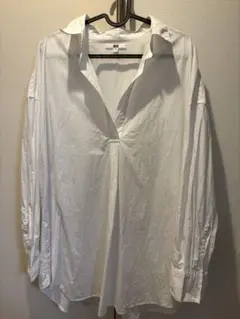 UNIQLO オーバーサイズ ホワイト Vネックシャツ