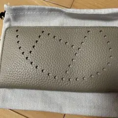 グレー ベージュレザー 長財布 Hパンチング