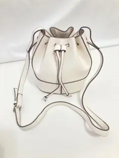 ショルダーバッグ　ホワイト　巾着　〈T638〉