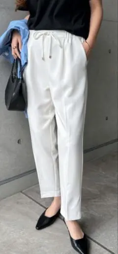 アンドミー ドロスト テーパードパンツ