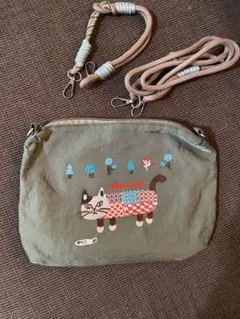 猫刺繍　ボディバック　軽量　新品　グリーン