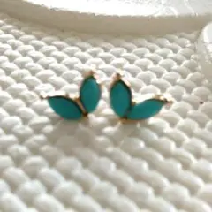 ターコイズリーフ型ピアス