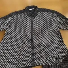 アズノゥアズプラス　半袖シャツ　レトロ柄　フリーサイズ　ブラック系
