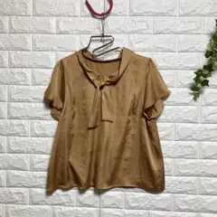 【スープ】（L）ネックリボンブラウス ワイド タックフレアスリーブ ワールド