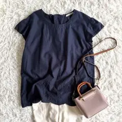 新品タグ付き【プレフェリール】スカラップレースフレンチスリーブブラウス　ネイビー