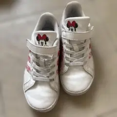 adidas ミニーマウス キッズシューズ