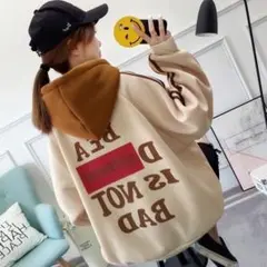 ★新品未使用★ ❤❤女性英文字パーカー ❤❤