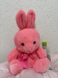 ピンクのうさぎぬいぐるみ