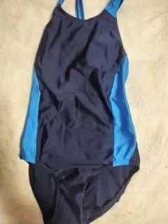 ネイビーと青のワンピース水着