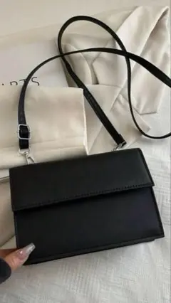 ショルダーバッグ　ブラック