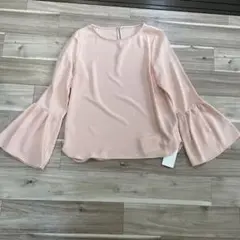 アイボリーコート　袖フリルブラウス