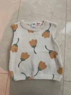 ZARA ニットベスト　花柄　116