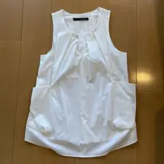ホワイトノースリーブブラウスポケット付き