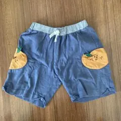 オレンジポケット付き青ハーフパンツ