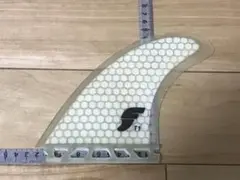 Futures T1(ツインフィン+スタビ)ハニカム フロント右側フィン