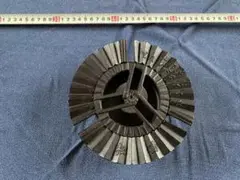 金属製の灰皿　扇子を組み合わせた様な面白い形