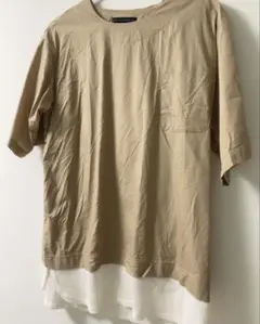 ベージュ ポケット付き Tシャツ