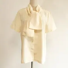 リボンタイ付き 光沢感 とろみ ブラウス (M) サテン オフィス 通勤 美品