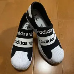 adidas スリッポン 黒白