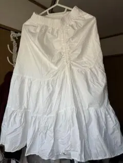ホワイトティアードロングスカート