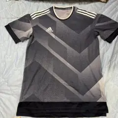 adidas グレー ジオメトリックシャツ