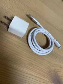 Apple USB充電器（純正）とLightningケーブル（純正ではない）