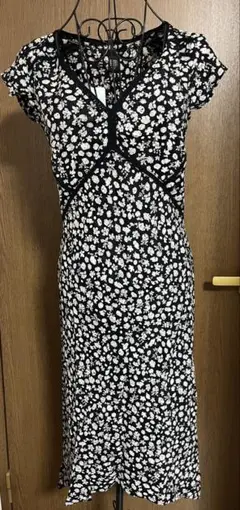 新品タグ付き☆H＆M☆花柄ノースリーブワンピース☆サイズ8