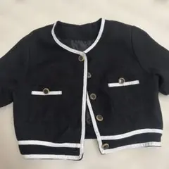 黒のショート丈ジャケット