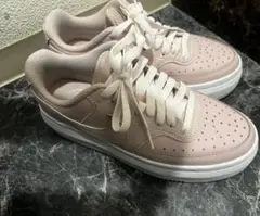 Nike ピンク スニーカー