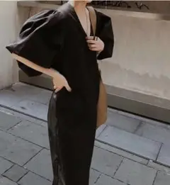 Okia ブラック Vネック パフスリーブ ロングワンピース