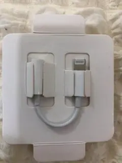 純正アップル イヤホンジャックアダプター 3.5 mm　変換アダプタ