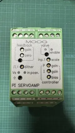 ムーグ社製サーボアンプ