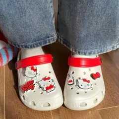 新品　ハローキティ　 ジビッツ　クロックス　ピンズセット 6個　やや大きめ