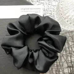 ハンドメイド 黒 サテンシュシュ シンプル シュシュ ヘアゴム 結婚式 仕事