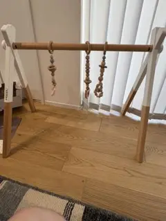 Hoppl 木製ベビージム おもちゃ付き