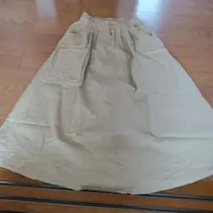 ベージュ Aラインスカート M