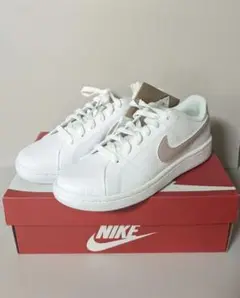 NIKE レディースウィメンズスニーカー　ナイキ　コートロイヤル　24cm　新品