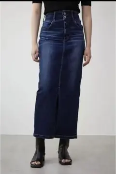 〘新品・未使用〙AZUL BY MOUSSYタイトデニムスカート