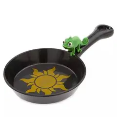 日本未発売　ディズニーストア　ラプンツェル フライパン パスカル付き