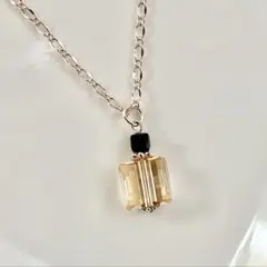 ハンドメイド 香水ボトルのネックレス