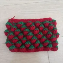 いちごモチーフポーチ　ハンドメイド