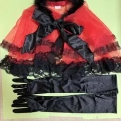 コスプレ用？赤いケープ　黒い手袋